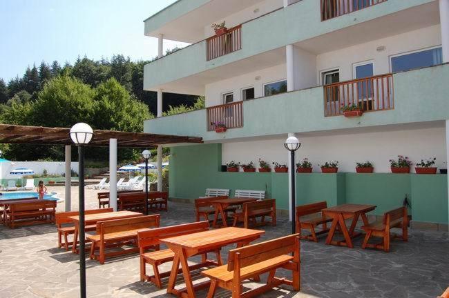Hotel Seasons Triavna Exterior foto