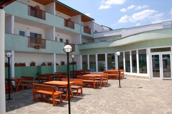 Hotel Seasons Triavna Exterior foto